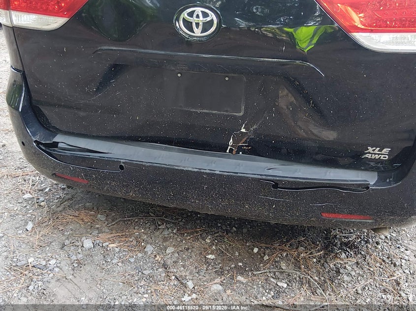 2014 TOYOTA SIENNA auction photo 6