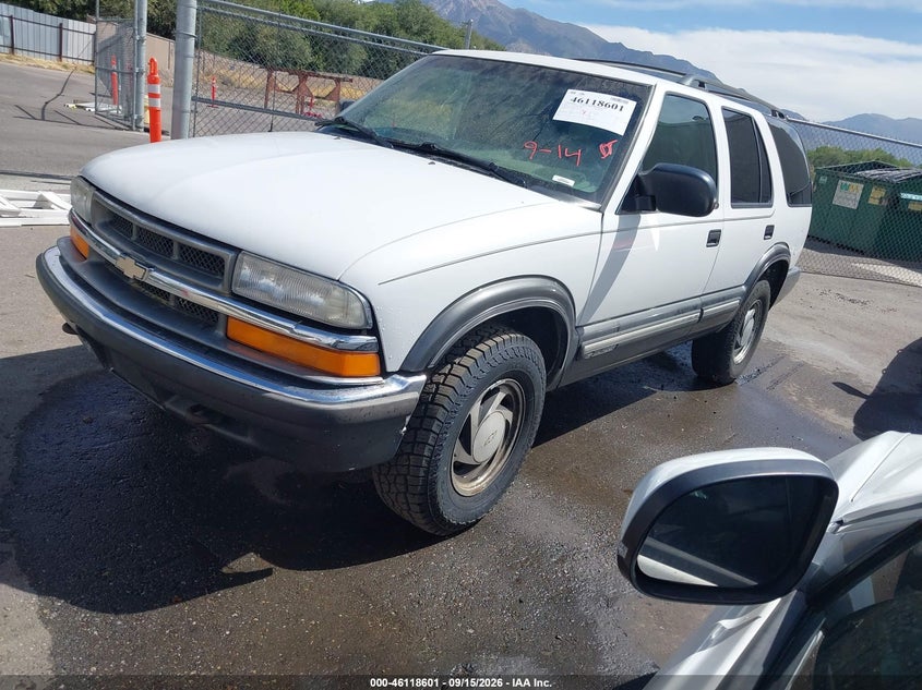 2001 Chevrolet Blazer Lt, Normal Wear & Tear, IAAI, VIN 1GNDT13W212212376 — photo 2