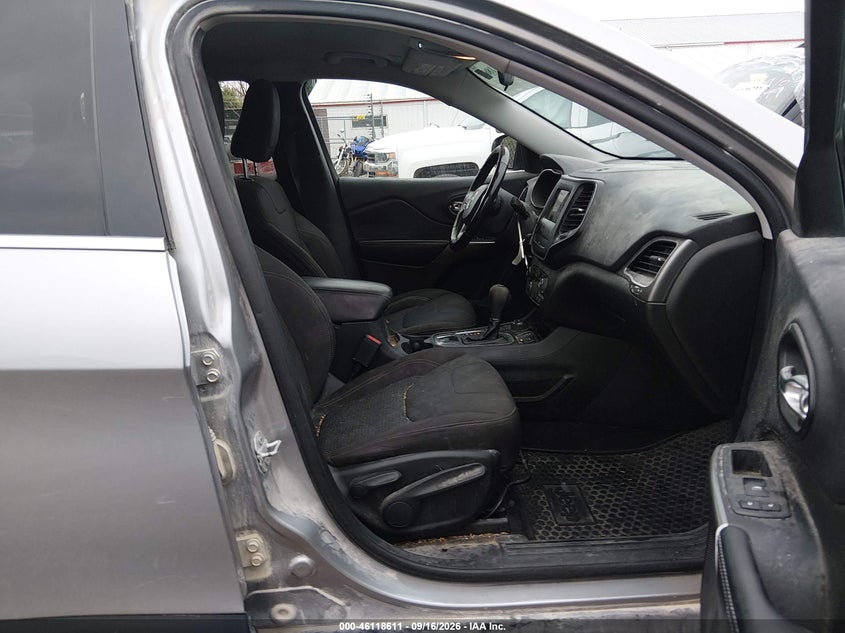 2019 JEEP CHEROKEE auction photo 5