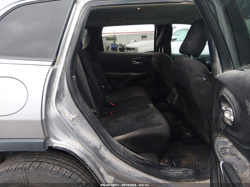 2019 JEEP CHEROKEE auction photo 8