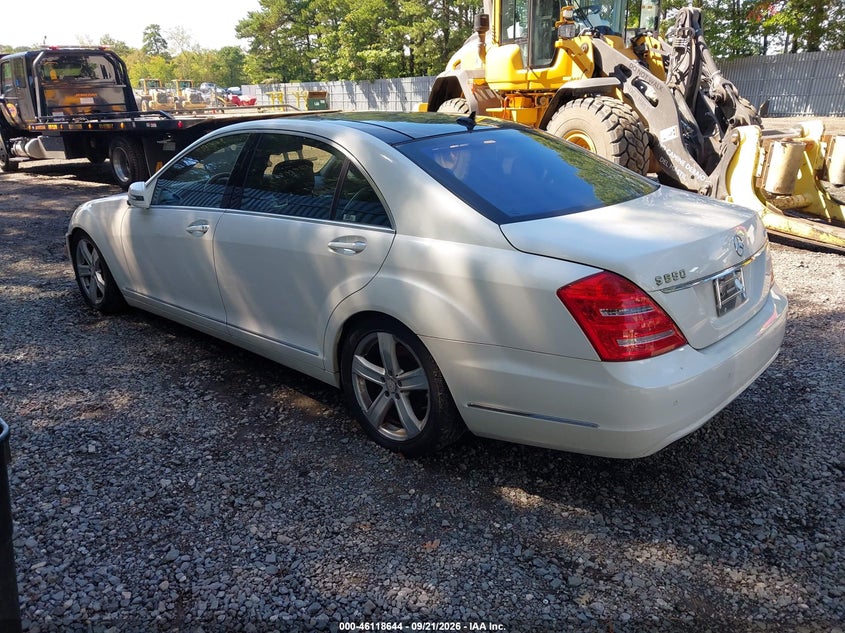 Vin: wddng8gb4aa347792, lot: 46618364, mercedes-benz s 550 4matic 20103