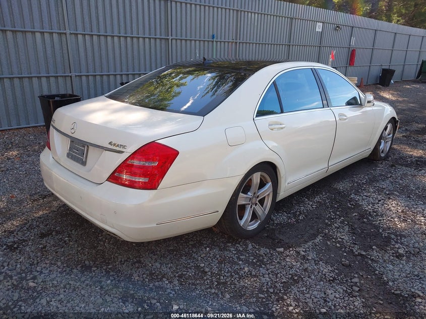 Vin: wddng8gb4aa347792, lot: 46618364, mercedes-benz s 550 4matic 20104