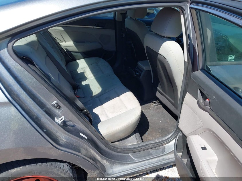 2017 HYUNDAI ELANTRA auction photo 8