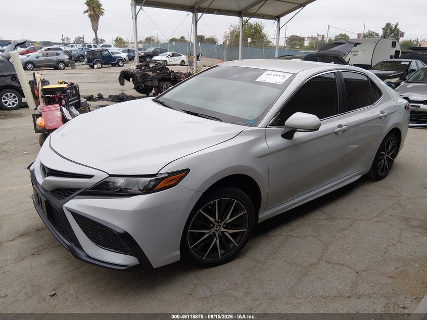 Vin: 4t1g11ak1ru212215, lot: 46618598, toyota camry se 20242