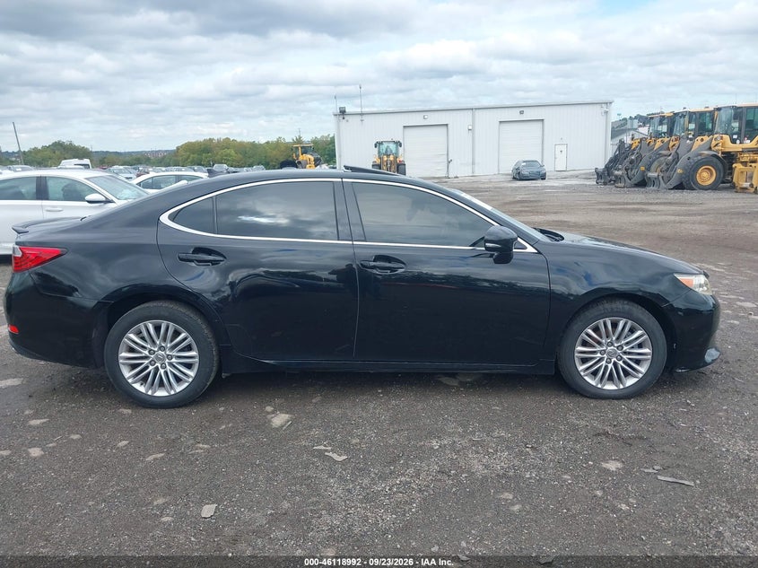 2013 LEXUS ES 350 · Фото 12
