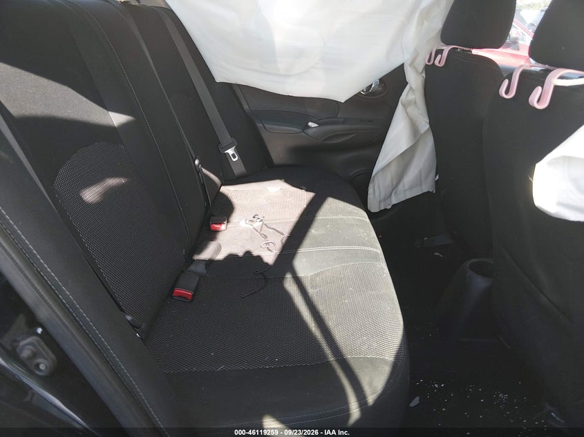 Nissan Versa - фото 8