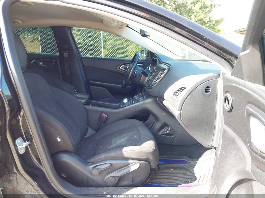 2015 CHRYSLER 200 auction photo 5