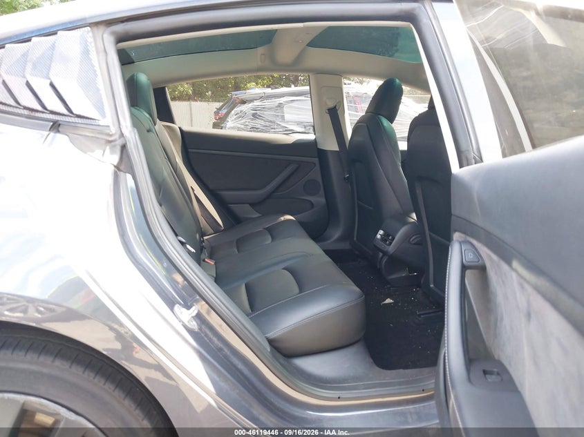 TESLA MODEL 3 - zdjęcie 8