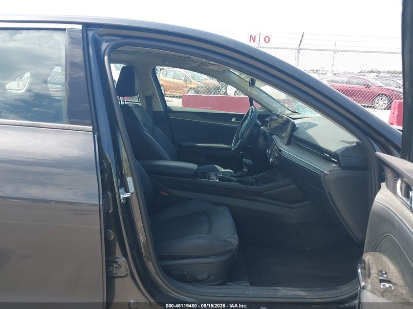 2025 Kia K5, Right Side, IAAI, VIN KNAG34J71S5310640 — photo 2