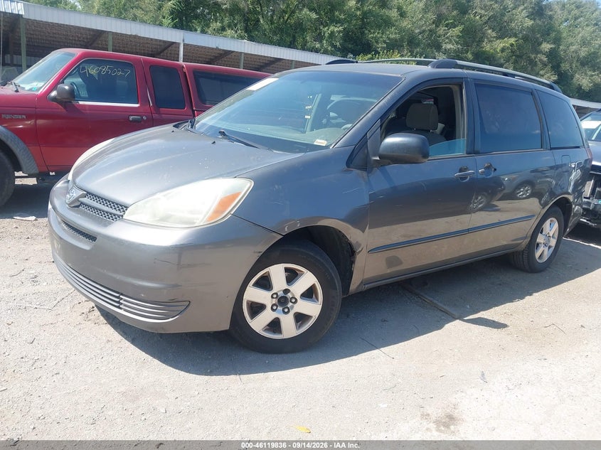 2005 TOYOTA SIENNA auction photo 2