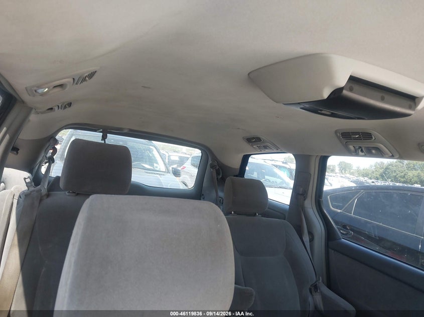 2005 TOYOTA SIENNA auction photo 8