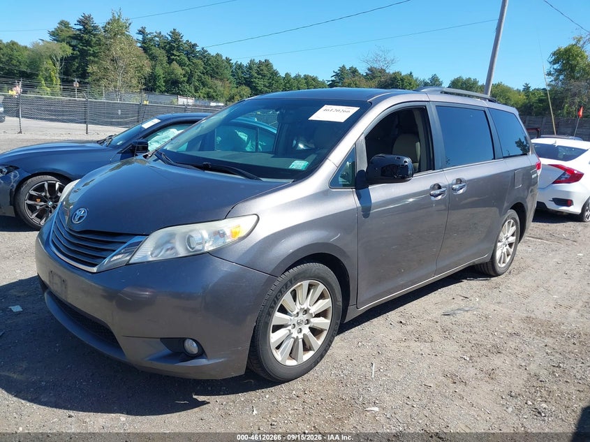 2014 Toyota Sienna, Правый бок, IAAI, VIN 5TDDK3DC0ES079112 — фото 2