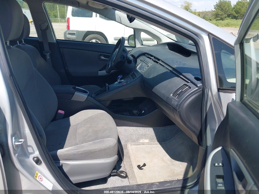 2013 TOYOTA PRIUS auction photo 5