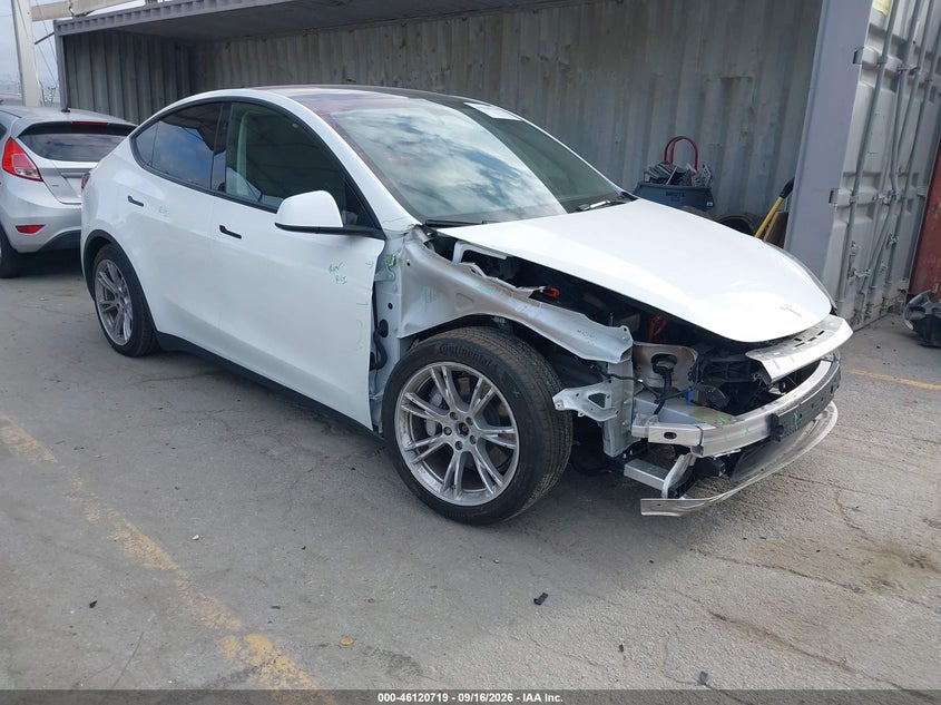 Vin: 7saygaee8rf057489, lot: 46620439, tesla model y long range dual motor all-wheel drive 2024 img_1