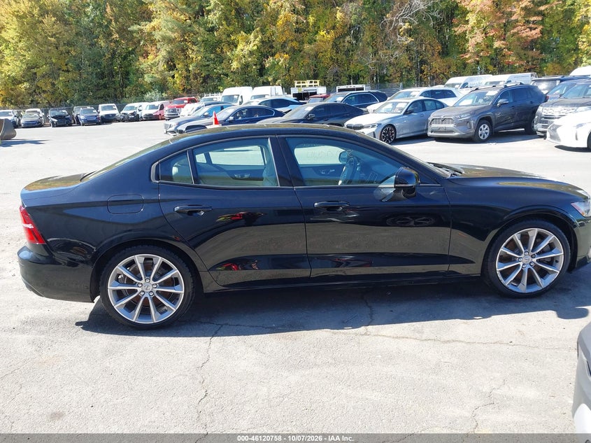 2021 VOLVO S60 T6 MOMENTUM · Фото 13