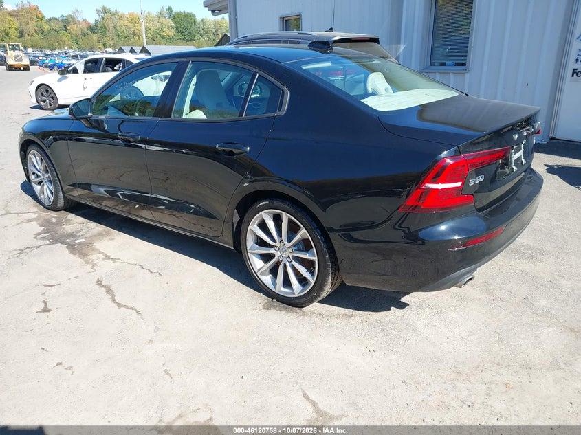 2021 VOLVO S60 T6 MOMENTUM · Фото 3