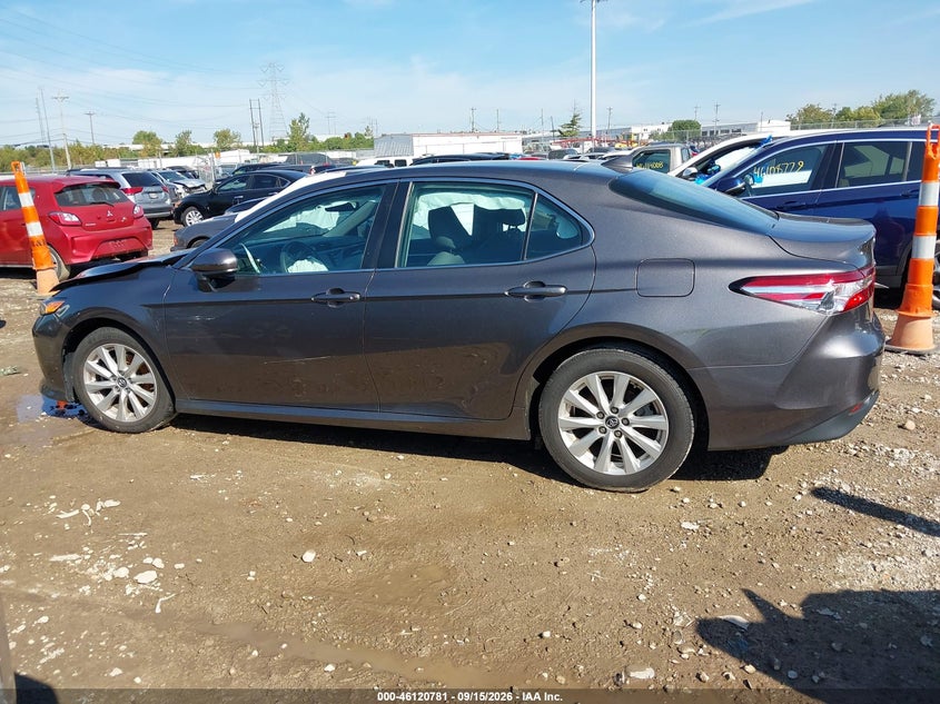 TOYOTA CAMRY - zdjęcie 15