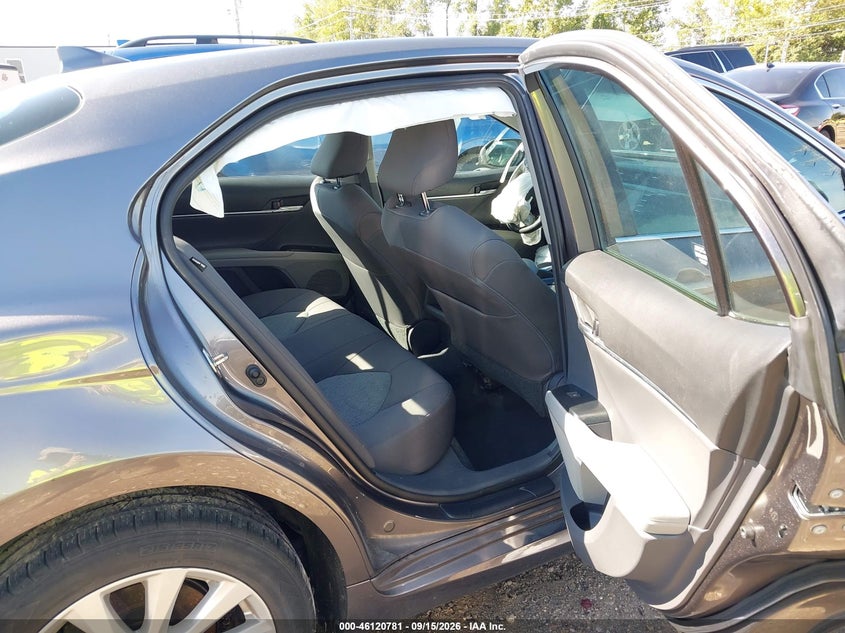 TOYOTA CAMRY - zdjęcie 8