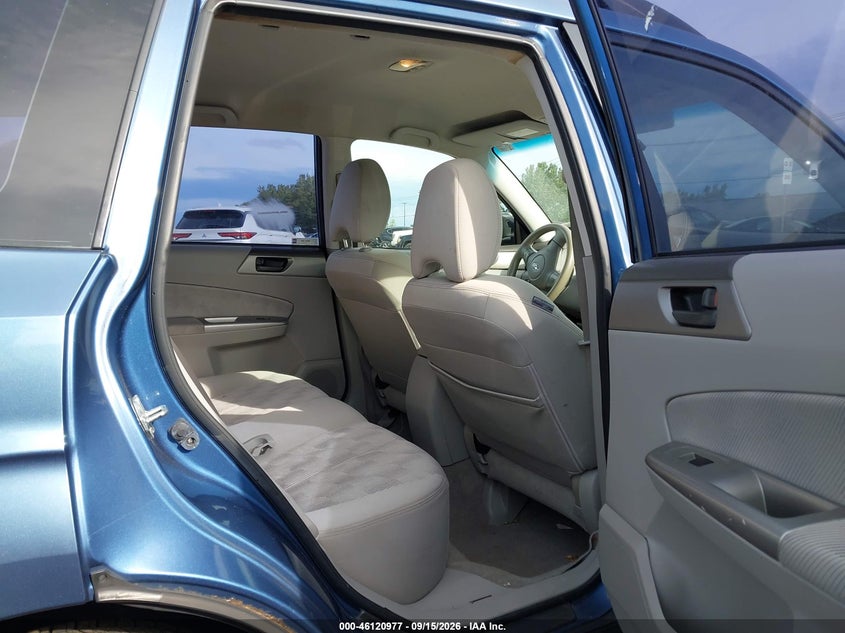 2010 SUBARU FORESTER auction photo 8
