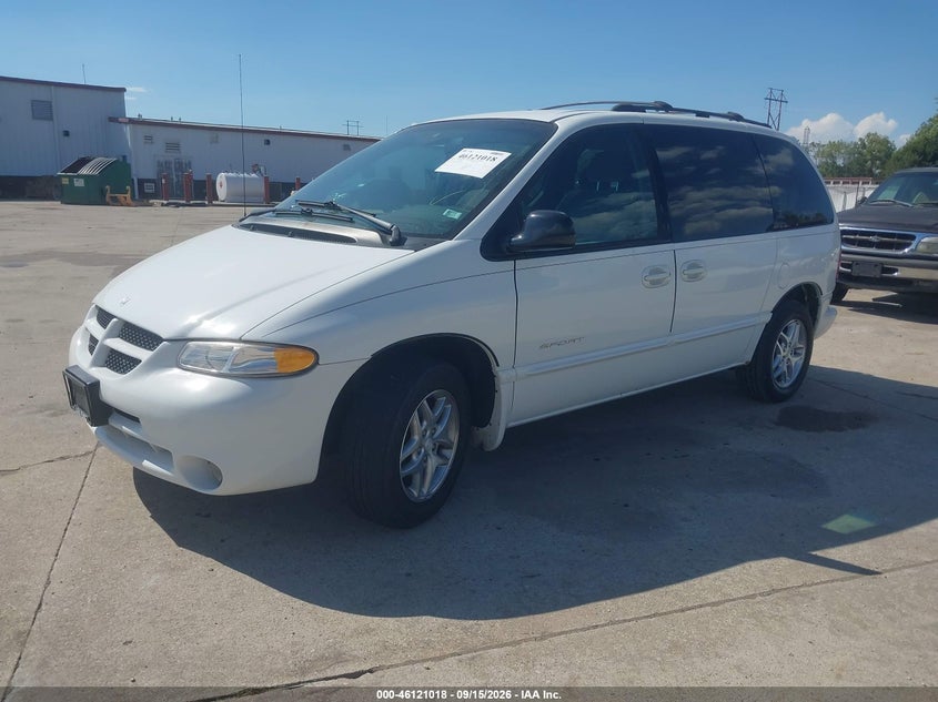 2000 Dodge Caravan, Normal Wear & Tear, IAAI, VIN 2B4GP45G8YR749957 — photo 2
