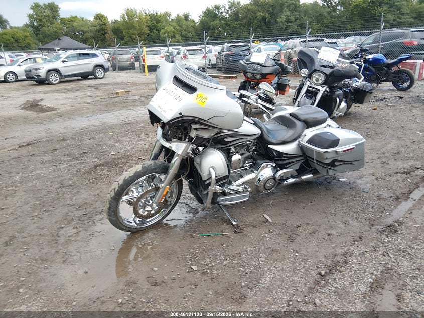 HARLEY-DAVIDSON FLHXSE 2015