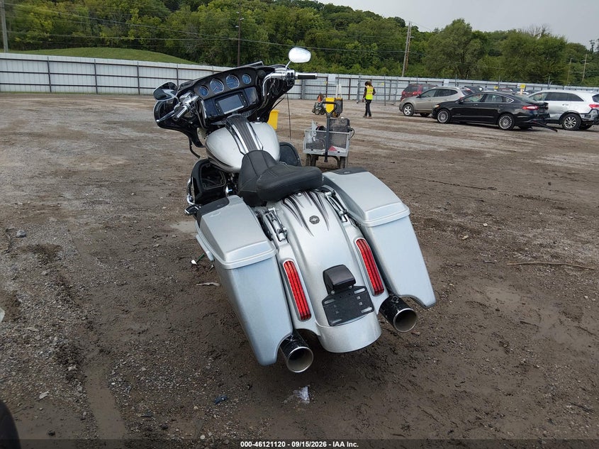 HARLEY-DAVIDSON FLHXSE 2015