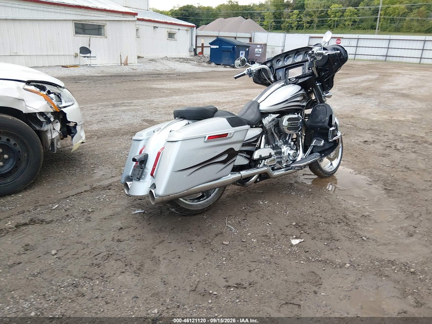 HARLEY-DAVIDSON FLHXSE 2015
