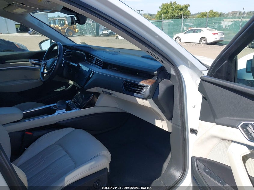 2019 AUDI E-TRON auction photo 5