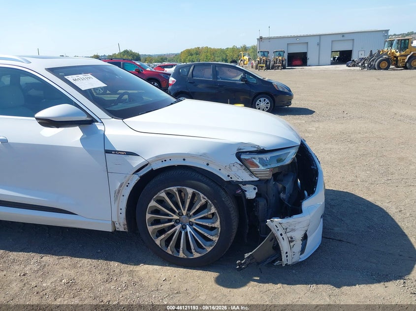 2019 AUDI E-TRON auction photo 6