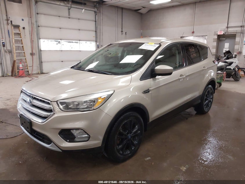 Vin: 1fmcu9gd5hua35213, lot: 46621366, ford escape se 20172