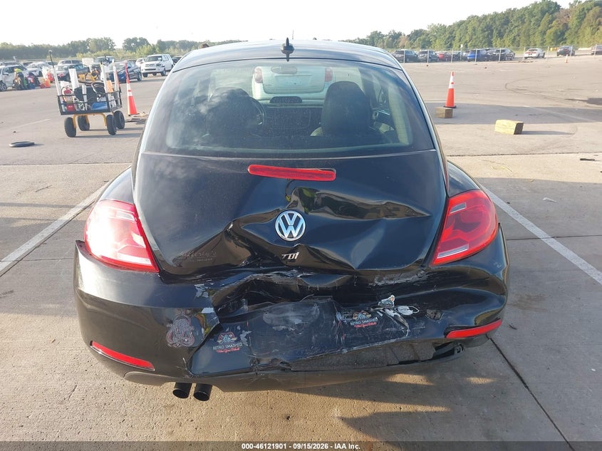 2013 VOLKSWAGEN BEETLE 2.0L TDI · Фото 16