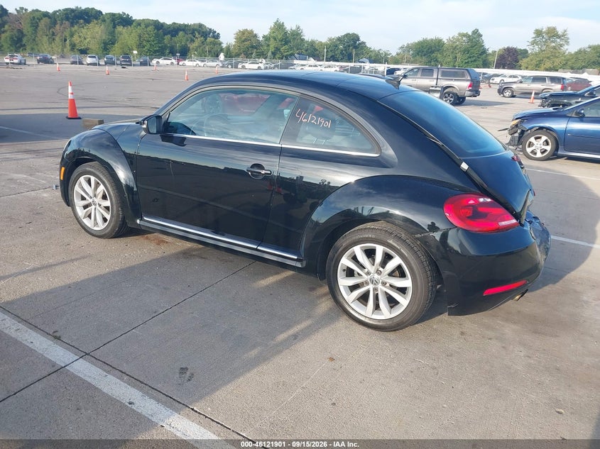 2013 VOLKSWAGEN BEETLE 2.0L TDI · Фото 3