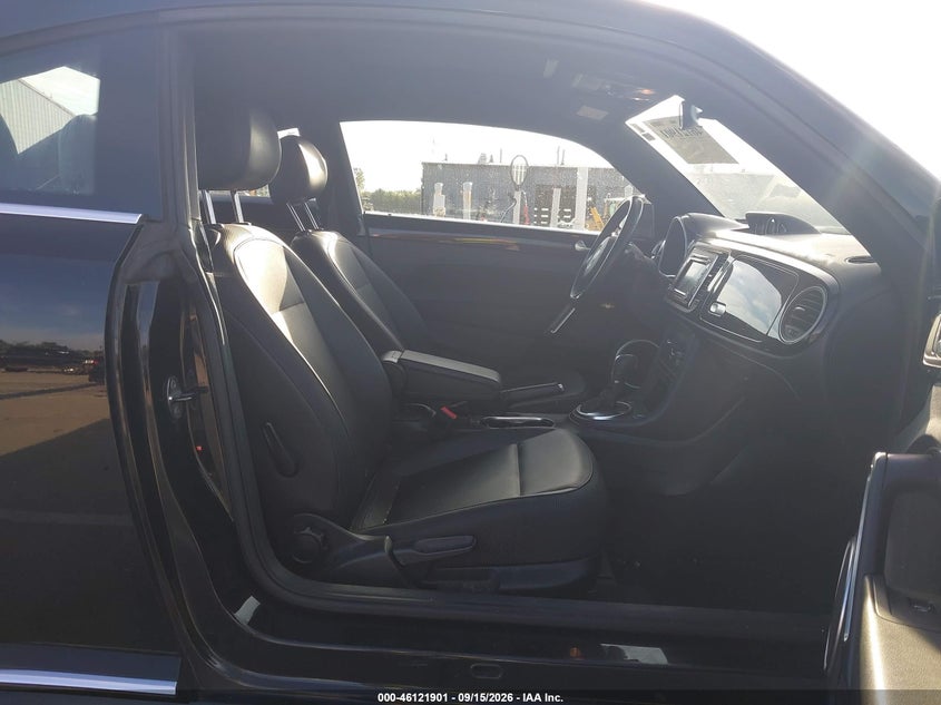 2013 VOLKSWAGEN BEETLE 2.0L TDI · Фото 5