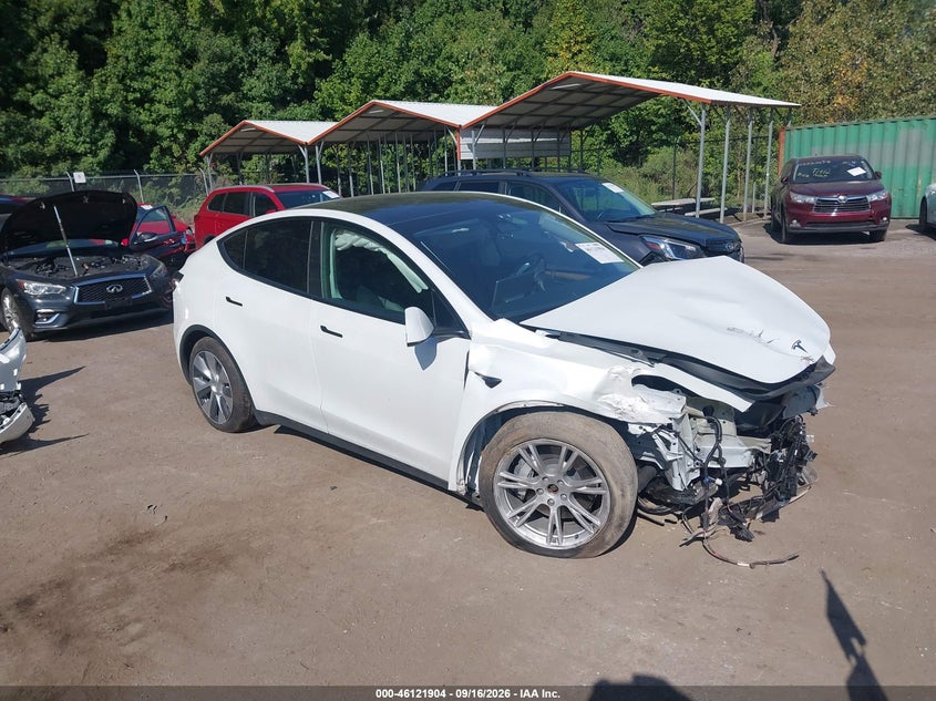 Vin: 7saygdee5pf663606, lot: 46621624, tesla model y 2023 img_1