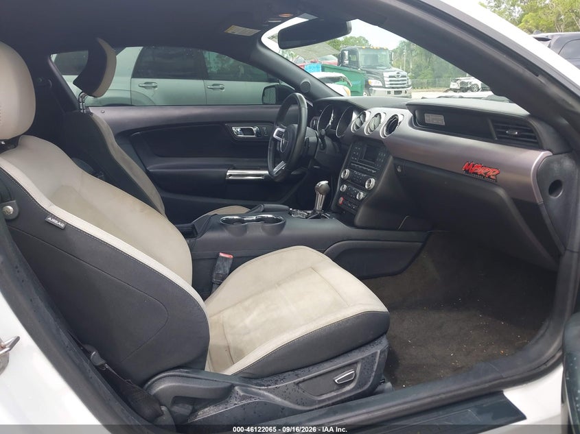 FORD MUSTANG - zdjęcie 5