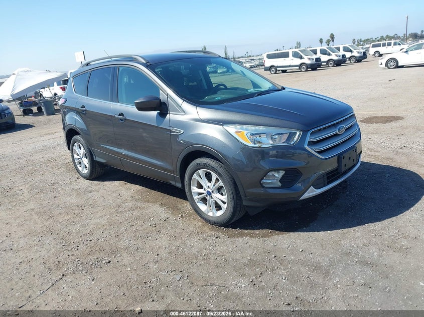 Vin: 1fmcu9gd5jud08527, lot: 46621807, ford escape se 2018 img_1