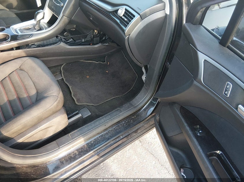 2013 FORD FUSION auction photo 5
