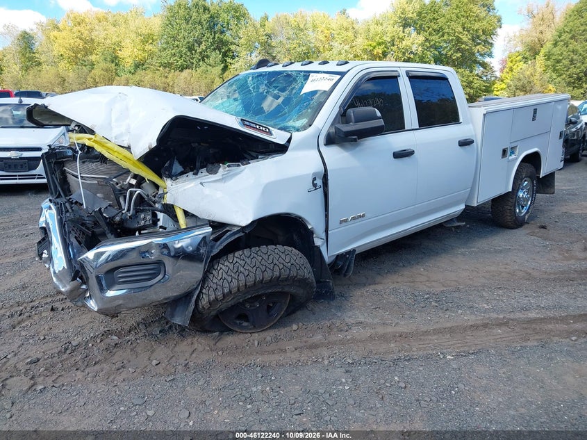 2020 Ram 3500 Tradesman 4X4 8' Box, Front End, IAAI, VIN 3C63R3GL3LG234046 — photo 2
