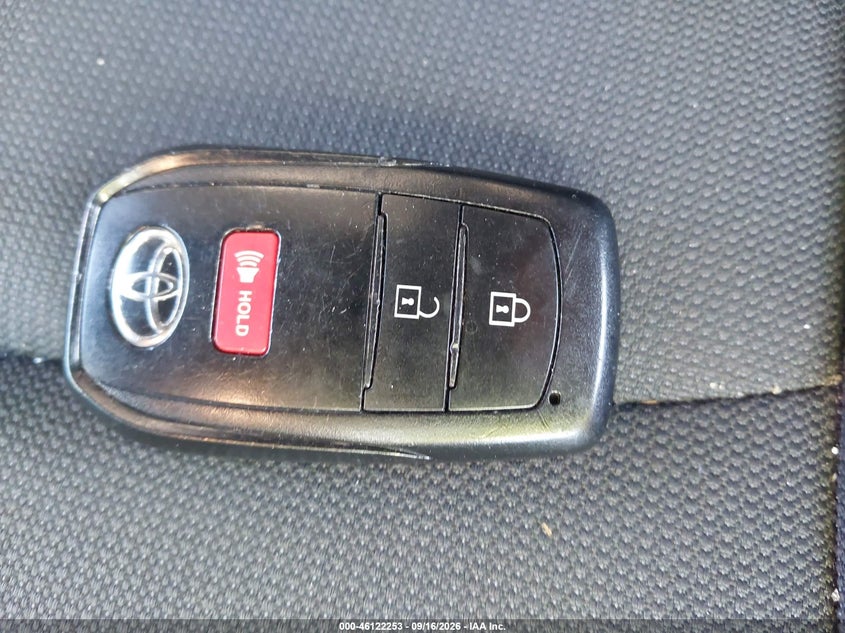 TOYOTA COROLLA CROSS - zdjęcie 11