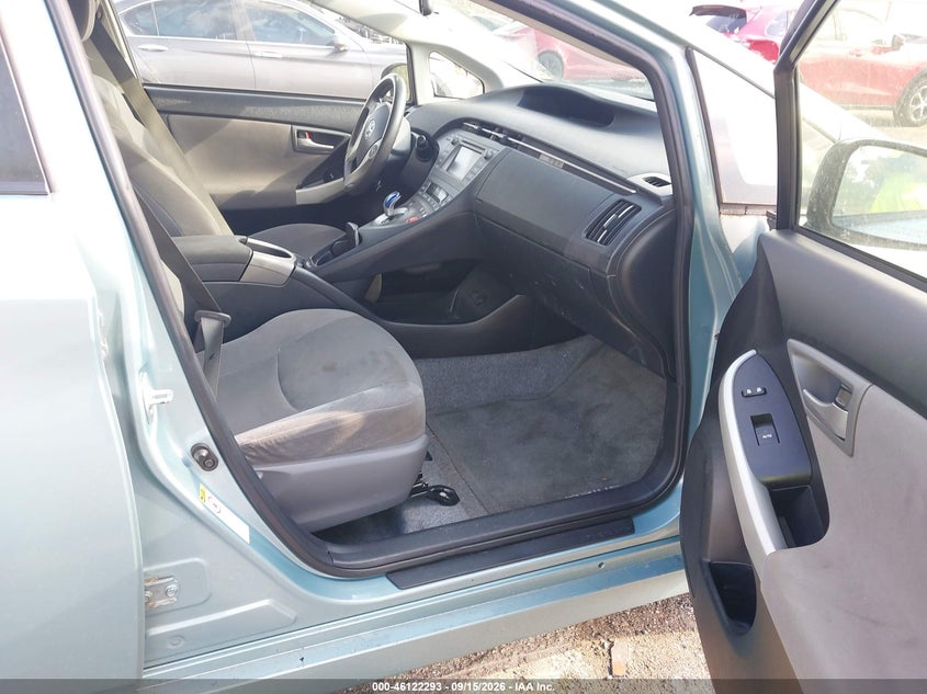 2013 TOYOTA PRIUS auction photo 5