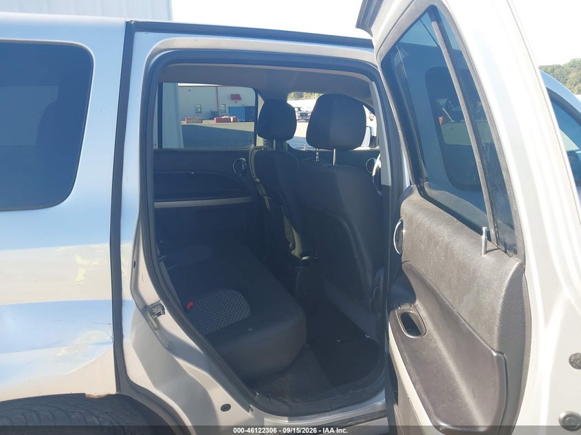 2010 CHEVROLET HHR LT · Photo 8