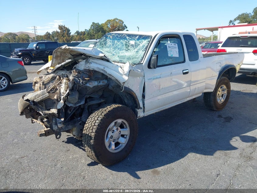 2000 Toyota Tacoma Base V6, Переворот, IAAI, VIN 4TAWN72N0YZ680773 — фото 2