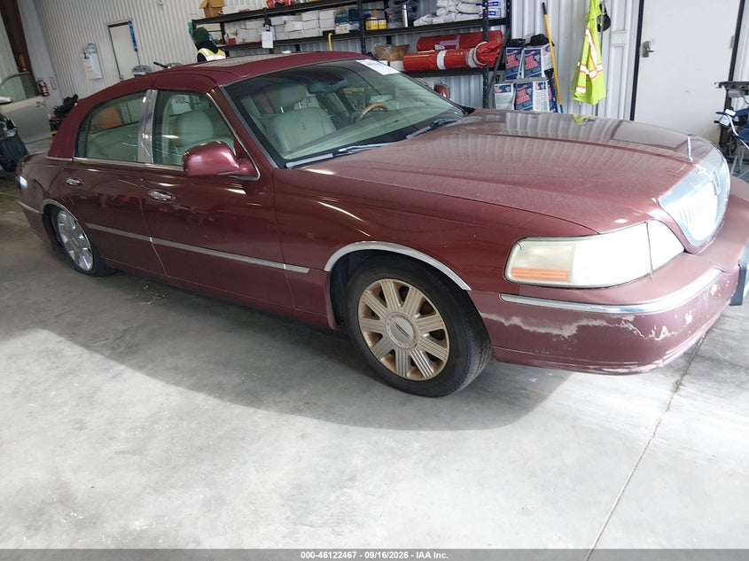 2004 LINCOLN TOWN CAR auction photo 1
