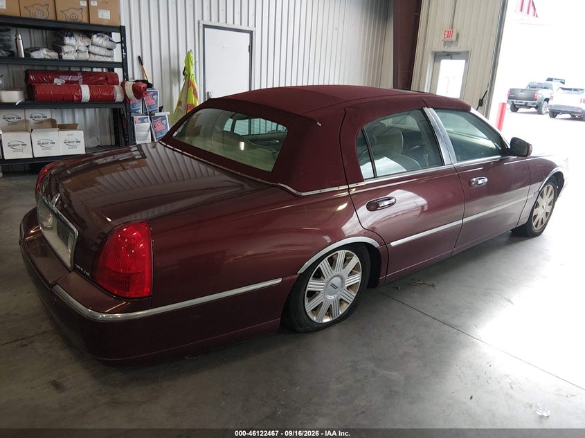 2004 LINCOLN TOWN CAR auction photo 4