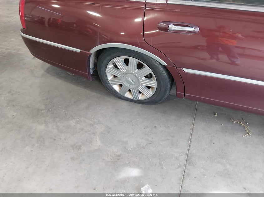 2004 LINCOLN TOWN CAR auction photo 6