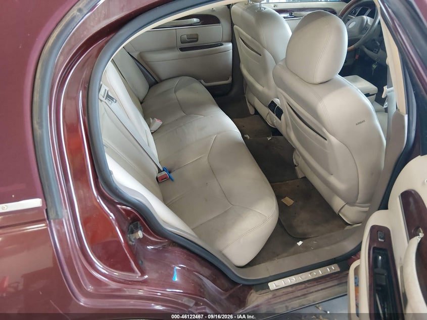 2004 LINCOLN TOWN CAR auction photo 8