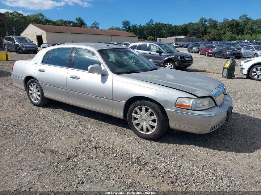 2010 LINCOLN TOWN CAR auction photo 1