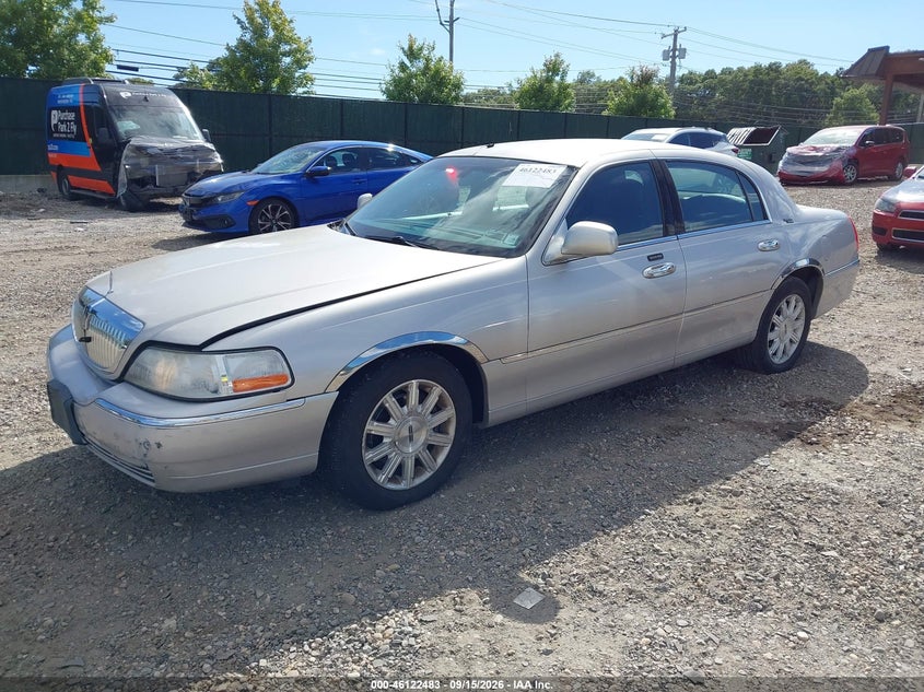 2010 LINCOLN TOWN CAR auction photo 2