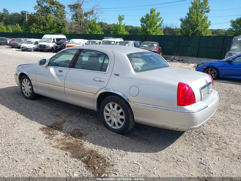 2010 LINCOLN TOWN CAR auction photo 3
