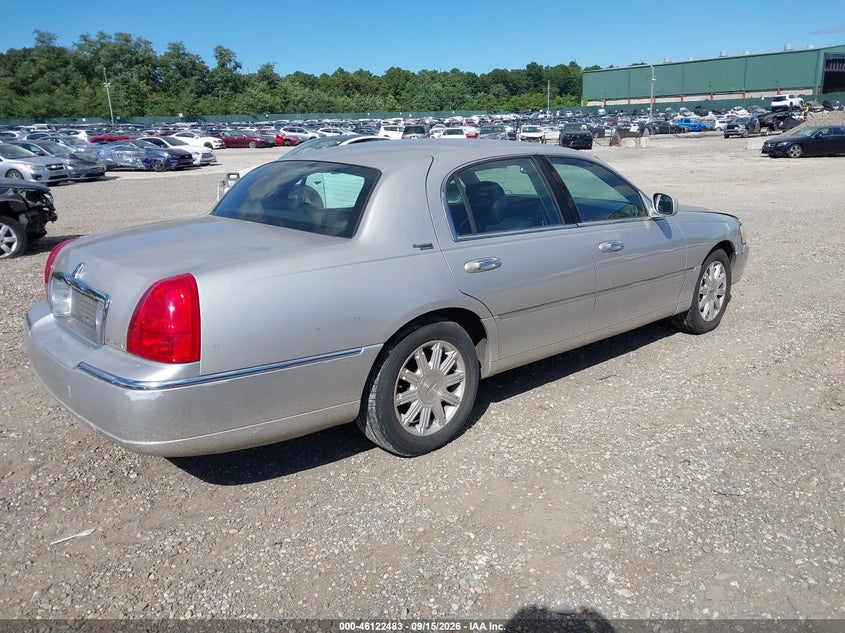 2010 LINCOLN TOWN CAR auction photo 4